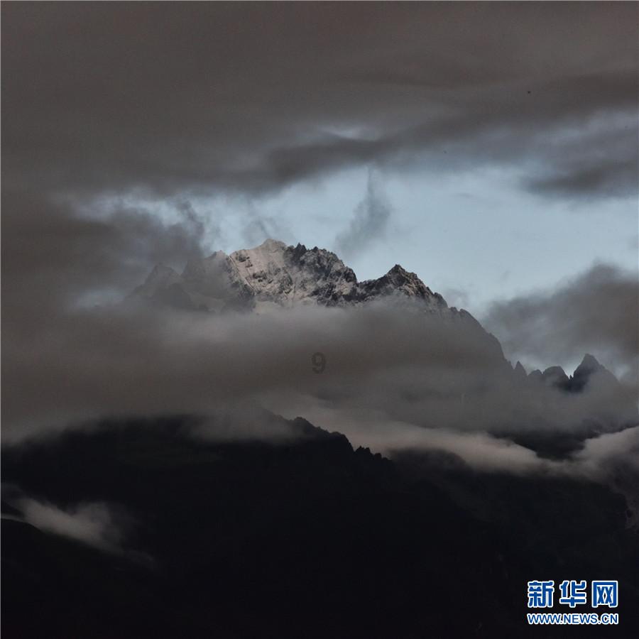 新年第一场雪赶上周一早高峰，你迟到了没？